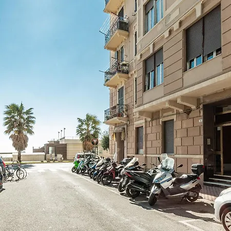 Lejlighed A Spiaggia, Seafront With The 10 Steps Away