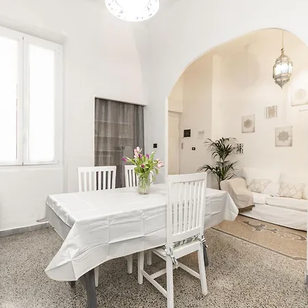 A Spiaggia, Seafront With The 10 Steps Away Daire Savona