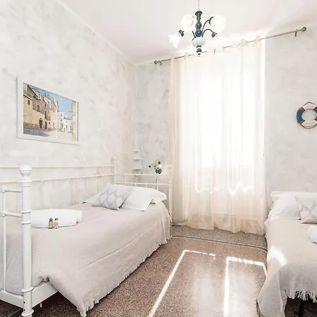 A Spiaggia, Seafront With The 10 Steps Away Daire Savona