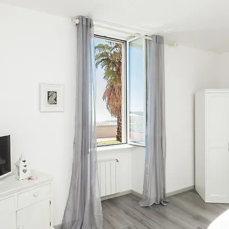 Daire A Spiaggia, Seafront With The 10 Steps Away Savona