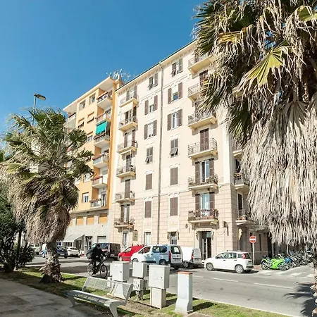 A Spiaggia, Seafront With The 10 Steps Away *