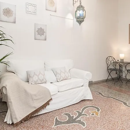 A Spiaggia, Seafront With The 10 Steps Away Daire *